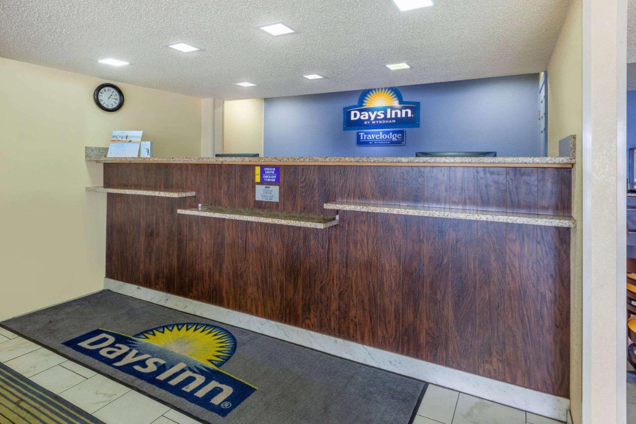 Days Inn By Wyndham Charles Town Exterior photo